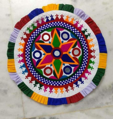 Mirror Work Thali Rumal, Thali Rumal Hand Work, Hathi Goti Design Hand Work, Kutch Work Designs, Hand Work Design, Bead Loom Designs, Kutch Work, Hand Embroidery Videos, Diy Embroidery Patterns