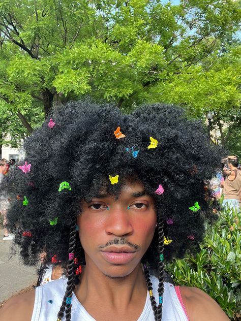 #pride #prideinspo #prideoutfit #afro #blackhair #hairaccessories #rainbow Rainbow Afro Hair, Rainbow Afro, Dc Pride, Pride Hair, Queer Hair, Pride 2024, Pride 2023, Trans Boys, Pride Outfit