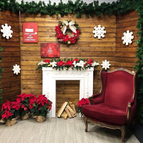 Christmas Photo Background, Diy Christmas Photoshoot, Christmas Party Backdrop, Church Christmas Decorations, Photo Backdrop Christmas, Christmas Stage, Work Christmas Party, Christmas Photo Booth, Christmas Portraits