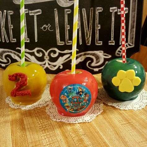 Paw patrol candy apples Dipped Apples, Apple Dip, Chocolate Caramels, Chocolate Dipped, Candy Apples, Bday Ideas, Paw Patrol, Cake Pops, Apples