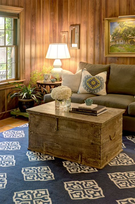 An old trunk anchors this setting within a gorgeous wood paneled room. Wood Paneling Decor, Wood Paneling Living Room, Interior Room Decoration, Interior Decorating Living Room, Living Room Ornaments, Library Table, Knotty Pine, Hall Decor, Living Room Interior