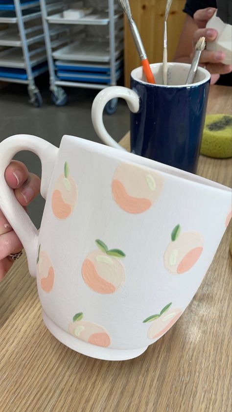 Fruit Painted Mugs, Pinterest Pottery Painting, Coffee Mugs Painting, Coffee Mug Painting Ideas Easy, Cute Simple Mugs, Cute Pottery Painting Ideas Fruit, Cute Mug Designs Ceramics, Peaches Pottery Painting, Pottery Painting Inspo Fruit