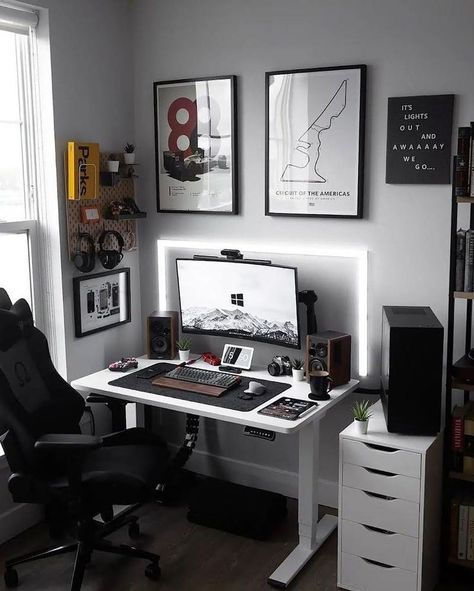 White Desk Setup, Small Room Setup, Studio In Casa, Computer Desk Setup, Home Studio Setup, Desktop Setup, Desk Inspiration, Bedroom Setup, Computer Room