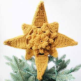 Ravelry: 12 Patterns of Christmas - patterns Crochet Christmas Tree Star Topper, Crochet Star Tree Topper, Crochet Christmas Tree Topper Pattern, Crochet Christmas Tree Topper, Crochet Tree Topper, Crochet Christmas Tree Patterns, Christmas Tree Toppers Ideas, Tree Toppers Ideas, Vintage Christmas Tree Toppers