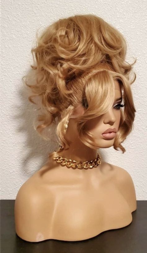 1950s Hairstyles Women, 70s Blonde Hairstyles, Old Fashioned Updos, Formal Hair Black Women, The Great Gatsby Hairstyles, Hairspray Dresses, Pinup Hair Long, 50s Pin Up Hair, Drag Hairstyles