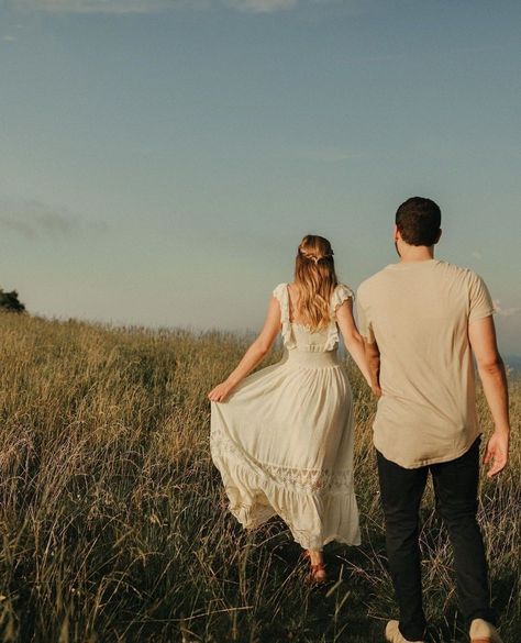 Long Grass Couple Photoshoot, Engagement Photos In Wildflowers, Engagement Session Dress, Flowy Dress Couple Photoshoot, Wheat Field Couple Photography, Prairie Engagement Photos, Engagement Photoshoot Nature, Cottagecore Engagement Photos, Nature Couple Photos