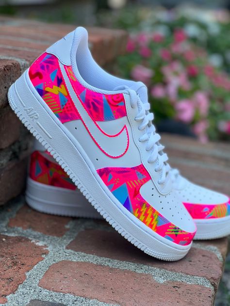 Just an air force 1 with a 90s/bel air theme.this shoe is hand painted so no shoe will be exactly alike. For Women's sizes just convert from men's All shoes are painted using angelus paint and a finisher is applied afterwards to protect the paint job Disclaimers: Returns aren't acceptable because all shoes are made to order. Feel free to ask me any questions Baskets Customisées, Preppy Shoe, Drip Shoes, Παπούτσια Nike Free, Pink Graffiti, Moodboard Fashion, Nike Shoes Women Fashion, Customized Shoes, Boty Nike