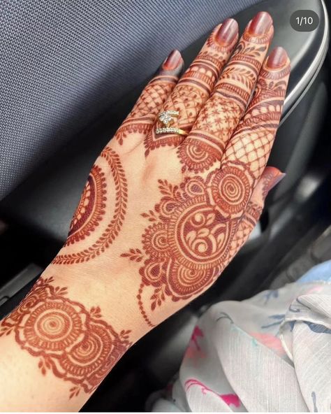 Mehndi For Palm, Dainty Henna Designs, Back Side Mehndi Design, Side Mehndi Design, Back Side Mehndi, Henna Styles, Latest Henna Designs, Modern Mehndi Designs, Very Simple Mehndi Designs