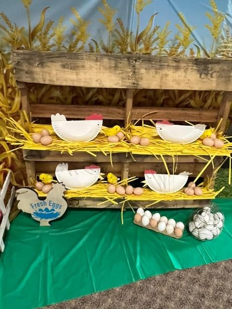 Chicken Theme Trunk Or Treat, Chicken Display Ideas, Trunk Or Treat Chicken Coop, Old Mcdonald Trunk Or Treat, Chicken Coop Party Decor, Farm Theme Book Fair, Farm Theme Trunk Or Treat Ideas, Old Macdonald Trunk Or Treat, Chicken Trunk Or Treat Ideas