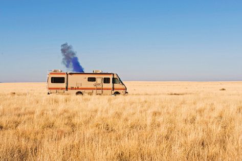 The infamous RV. #breakingbad Rv Wallpaper, Mike Ehrmantraut, Desktop Images, Bad Art, Bad Memes, Dusk Till Dawn, Walter White, Better Call Saul, Jesse Pinkman