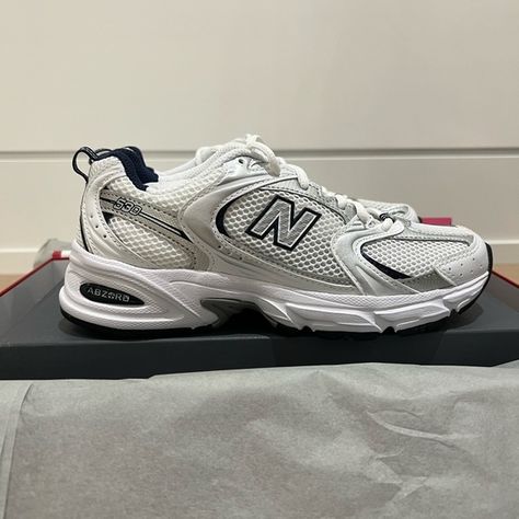 New Balance 530 - brand new - White and Navy Holt Renfrew, Packaging Box, Navy Women, Air Max Sneakers, New Balance, Nike Air Max, Sneakers Nike, Sport Shoes, Size 6