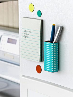 DIY Decorating: Use a flip-top tin to make a pen holder for your fridge Diy Organizers, Mint Tins, Diy Decorating, Cool Ideas, Glue Crafts, Crafty Diy, Pencil Holder, Diy Projects To Try, Pen Holder