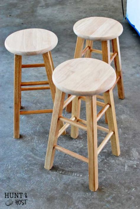 the after of these bar stools is just WOW! Cheap Bar Stools, Bar Stool Makeover, Painted Bar Stools, Stool Makeover, Paint Bar, Budget Decorating, Treasure Crafts, Chair Makeover, Diy Bench