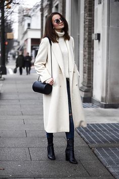 Cream Coat Outfit Winter, White Coat Outfit, White Long Jacket, Wool Coat Outfit, Long White Coat, Off White Coat, White Wool Coat, Winter Outfits 2020, Cylinder Bag