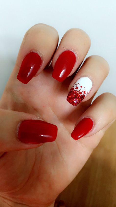 Canada Day nails gel polish Canada Inspired Nails, Canada Day Nails Easy, Canada Day Nails Designs, Canadian Nails, Gelpolish Design, Canada Day Nails, Canada Nails, Lilly Nails, Gel Nail Light