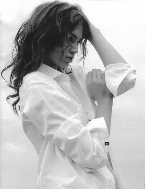 World in Black and white Perfect White Shirt, Classic White Shirt, Shotting Photo, White Shirts Women, Crisp White Shirt, Boyfriend Shirt, Cotton Blouse, White Shirts, White Fashion