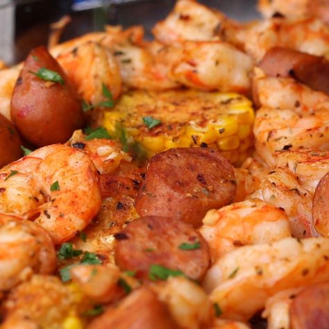 Shrimp Recipes For True Seafood Lovers Cajun Fish Recipes, Bacon Sushi, Cajun Shrimp Recipe, Shrimp Bake, Cajun Shrimp Recipes, Tiger Shrimp, Fish Recipes Baked, Cajun Spice, Cajun Seafood