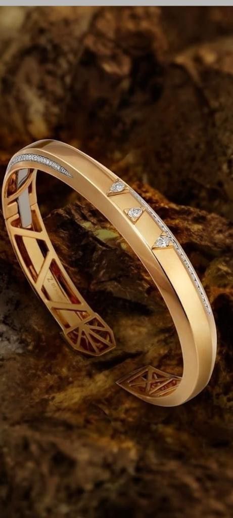 Diamond Kada For Men, Gents Kada, Diamond Kada, Man Gold Bracelet Design, Bvlgari Bracelet, Circle Mehndi, Bvlgari Jewelry, Circle Mehndi Designs, Jewelry Mens