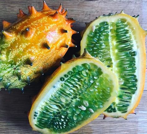 20 rares fruits exotiques que vous n’avez probablement jamais vus Weird Fruit, Fruit Love, Unique Fruit, Genesis 2, Fruit Photography, New Fruit, Exotic Fruit, The Fruit, Fruits And Veggies