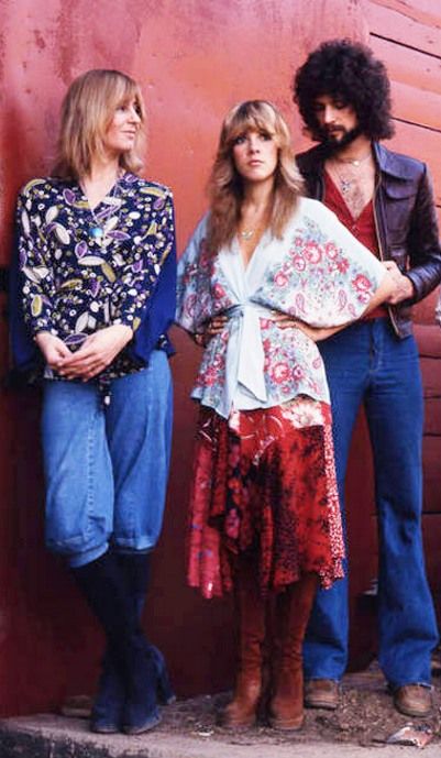 Christine McVie, Stevie Nicks and Lindsey Buckingham #fleetwoodmac Style Icons Boho, Icons Women, Christine Mcvie, Style Icons Women, Stevie Nicks Style, Lindsey Buckingham, Women Inspiration, Stevie Nicks Fleetwood Mac, Mode Hippie