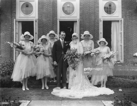 News Photo : Janet Morton and her husband Godfrey F Neal on... Vintage Wedding Party, 1920s Wedding, Vintage Wedding Photos, Amal Clooney, Vintage Bride, Elizabeth Taylor, Wedding Pics, Wedding Looks, Formal Wedding