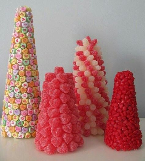 Christmas candy cone trees Candy Topiary, Candy Trees, Candy Tree, Types Of Candy, Sweet Trees, Candy Crafts, Candy Table, Candy Bouquet, Colorful Candy