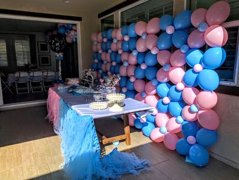 Gender Reveal Balloon Pop Board, Gender Reveal Balloon Pop, Gender Reveal Balloons, Balloon Pop, Gender Reveal Party Decorations, Baby Gender Reveal Party, Balloon Backdrop, Baby 2, Balloon Wall