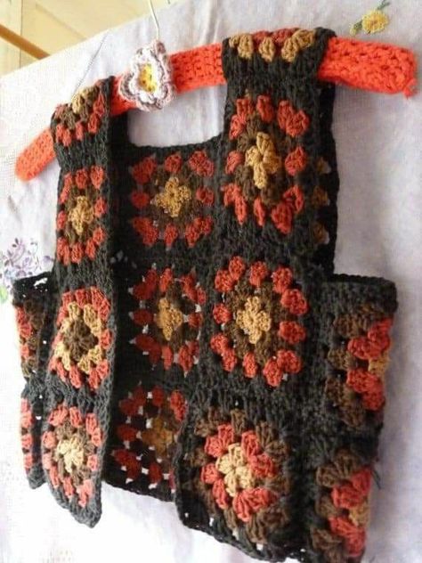 Waistcoat Pattern, Crochet Waistcoat, Vest Pattern Free, Gilet Crochet, Crochet Vest Pattern, Square Crochet, Design Clothes, Creation Couture, Crochet Cardigan Pattern