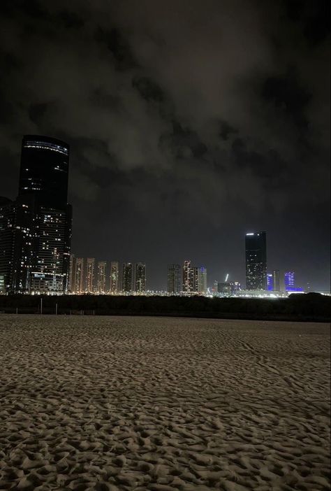 Pictures Of Cities At Night, Low Exposure Photos Aesthetic, Pictures In Florida, Nice Pictures Wallpaper, Asthetic Pfp Ig, Dark Sky Pics, Black Photo Aesthetic, Life Pictures Aesthetic, Night Computer Wallpaper