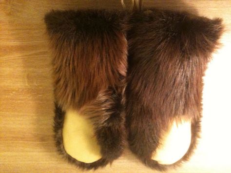 DIY Homemade Beaver Mittens Fur Mittens Pattern, Hide Tanning, Primitive Clothing, Trappers Cabin, Tanning Hides, Diy Mittens, Beaded Gloves, Fur Mittens, Moccasin Pattern