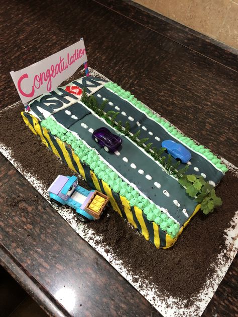 Road construction cake Road Construction Cake, Construction Cake, Road Construction, Creative Cakes, Candy, Road, Cake, Pins