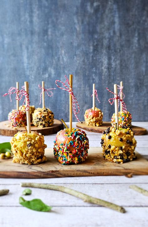 Caramel Apples – Dairy Free - Kosher Everyday Gluten Free Challah, Covered Apples, Caramel Apples Homemade, Caramel Treats, Apple Cream, Chocolate Oatmeal Cookies, How To Make Caramel, Apple Cobbler, Healthy Apple