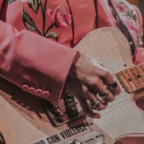 pink is the only true rock and roll color Pink Harry Styles Wallpaper, Suit Details, Suit Drawing, Harry Styles Face, Harry Styles Live, Baby Pink Aesthetic, Harry Styles Wallpaper, Pink Suit, Mr Style