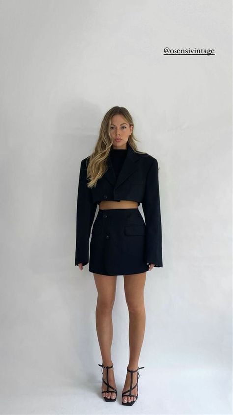 Cropped Blazer Skirt Outfit, Crop Blazer Outfits For Women, Black Cropped Blazer Outfit, Cropped Blazer Outfit Classy, Blazer And Skirt Outfits, Blazer Skirt Outfit, Crop Blazer Outfit, Cropped Blazer Outfit, Blazer With Skirt