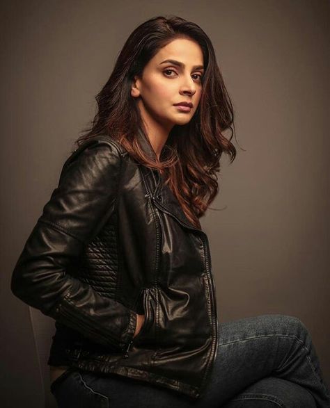 Madrid Girl, Saba Qamar, Pakistani Actors, Best Actress Award, Sisters Dress, Beautiful Unicorn, Classy Photography, Pakistani Actress, Girls Dpz