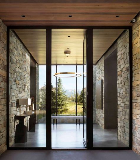 A spectacular mountain house opens to the Grand Teton landscape Home Interior Design Office, Room Kitchen Ideas, Design Office Interior, Modern Mountain House, Modern Ranch House, Big Valley, Interior Design Office, Lights Chandelier, Modern Mountain Home