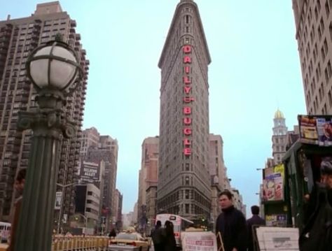 Daily Bugle Spider-man Daily Bugle, New York Statue, Superman Movies, Marvel And Dc Characters, Spider Man Homecoming, Flatiron Building, The Dark Knight Rises, Spiderman Homecoming, Marvel Films