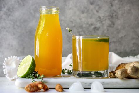 How to Make Your Own Anti-Inflammatory Tonic - EatingWell.com Homemade Liquors, Manuka Honey Benefits, Cream Drinks, Tonic Recipe, Liver Detoxification, Inflammatory Diet, Health Ideas, Spinach Smoothie, Breakfast Healthy