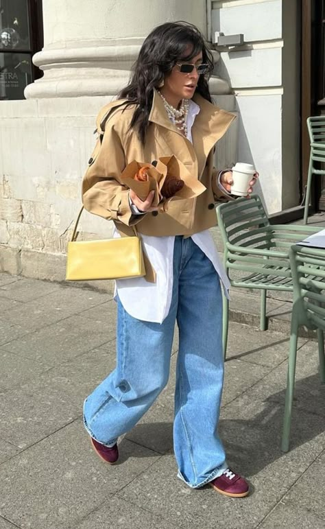 Women Doc Martens, Eurotrip Outfits, Modest Streetwear, Modest Street Fashion, Street Fashion Inspiration, Cropped Trench Coat, Oversized Coats, Edgy Looks, Trench Coat Outfit