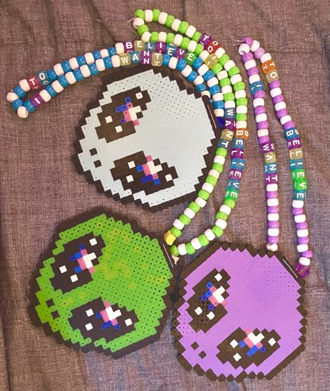 Perler Beads Ideas Rave, Perler Beads Rave, Alien Perler Beads, Pixel Jewelry, Alien Perler, Trippy Perler Bead Patterns, Alien Kandi, Perler Necklaces, Rave Kandi