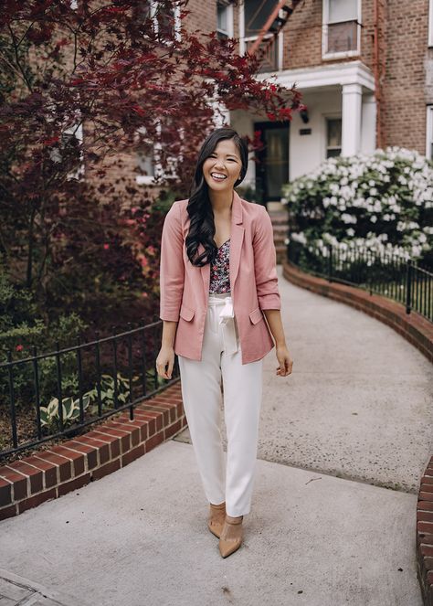 Spring Work Outfit: Pink Blazer, Floral Cami, White Twill Pants, Nude Mule Pumps Pink Blazer Outfit, Mule Pumps, Work Attire Women, Pumps Outfit, White Pants Outfit, Casual Work Attire, Spring Work, Nyc Style, Spring Work Outfits