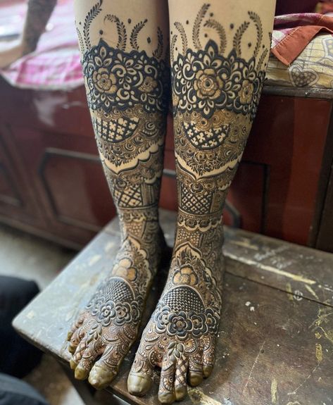 Leg Mehandi, Latest Mehndi Designs Wedding, Leg Mehendi Design, Simple Henna Designs Hand, Henna Designs Back, New Bridal Mehndi Designs, Mehndi Designs Bridal Hands, Legs Mehndi Design, Latest Henna Designs