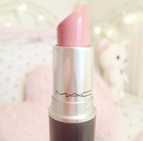 alizah_xo 💕💗💕 Pink Lipstick Makeup, Light Pink Lipstick, 2014 Makeup, Light Lipstick, Girly Makeup, Typical Girl, Charmmy Kitty, Pink Girly Things, Pink Lipstick