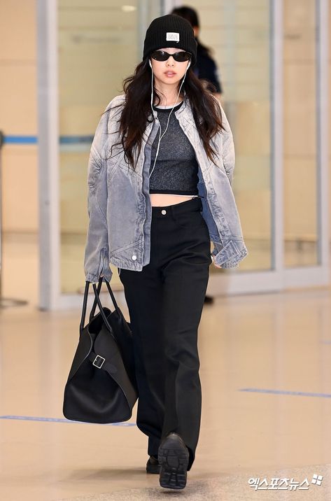 Jennie Airport Style, Airport Fashion Kpop, Bratz Inspired Outfits, Retro Glasses, Icn Airport, Everyday Fashion Outfits, All Eyes On Me, Airport Fashion, Easy Trendy Outfits