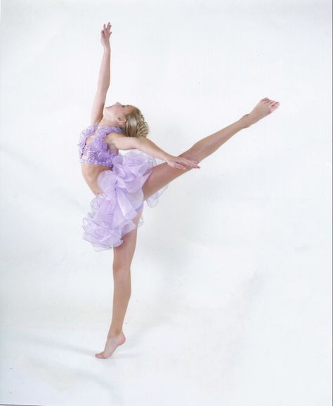 Chloe Aldc, Chloe Lukasiak Dance Moms, Chloe Lukasiak Dance, Mom Photo Shoots, Be My Best Friend, Dance Moms Costumes, Abby Lee Dance Company, Dance Moms Cast, Chloe Elizabeth