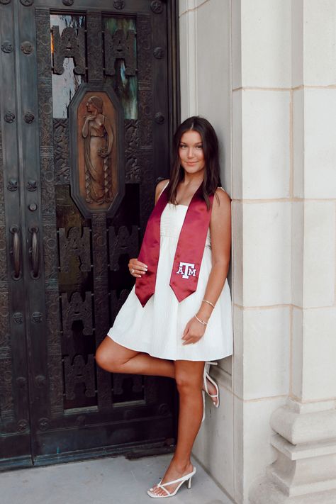 Uga Grad Photos, Texas A&m Senior Pictures, Tamu Graduation Pictures, Aggie Graduation Pictures, Tamu Graduation, College Grad Pictures, Grad Poses, Cap And Gown Photos, Senior Photoshoot Poses