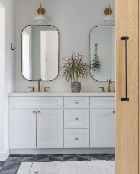 Bathroom Improvements, Walk In Shower Designs, Pretty Bathrooms, Gorgeous Bathroom, Bathroom Sconces, Bad Design, Woodworking Bench, Shower Design, Bathroom Shelves