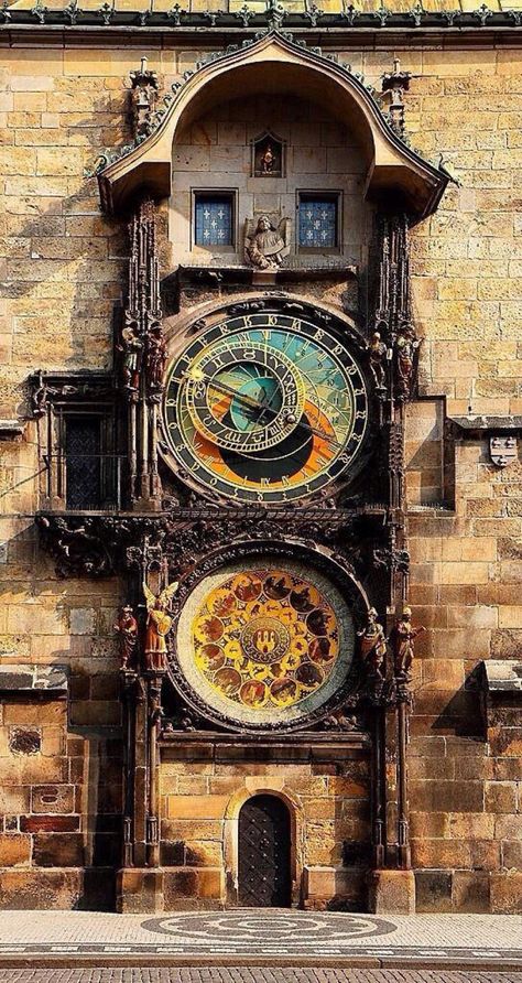 600 year old astronomical clock in Prague Czech republic. @historyinmoment Prague Astronomical Clock, Astronomical Clock, Heart Of Europe, Old Clocks, Prague Czech Republic, Prague Czech, Architecture Old, Historical Pictures, Clock Tower