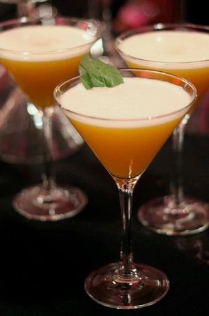 Pisco Cocktails, Classic Manhattan Cocktail, Daiquiri Recipe, Tropical Cocktails, Fruit Mango, Manhattan Cocktail, Refreshing Summer Cocktails, Classic Photo, Summertime Drinks