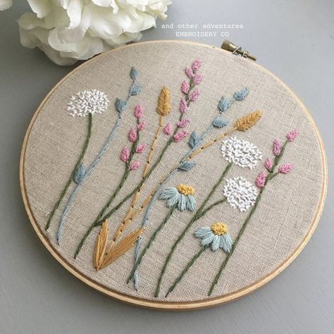 Sulaman Pita, Embroidery Stitches Beginner, Embroidery Hoop Wall Art, Floral Embroidery Patterns, Hand Embroidery Projects, Embroidery Patterns Vintage, Pola Sulam, Hand Embroidery Flowers, Embroidery Flowers Pattern